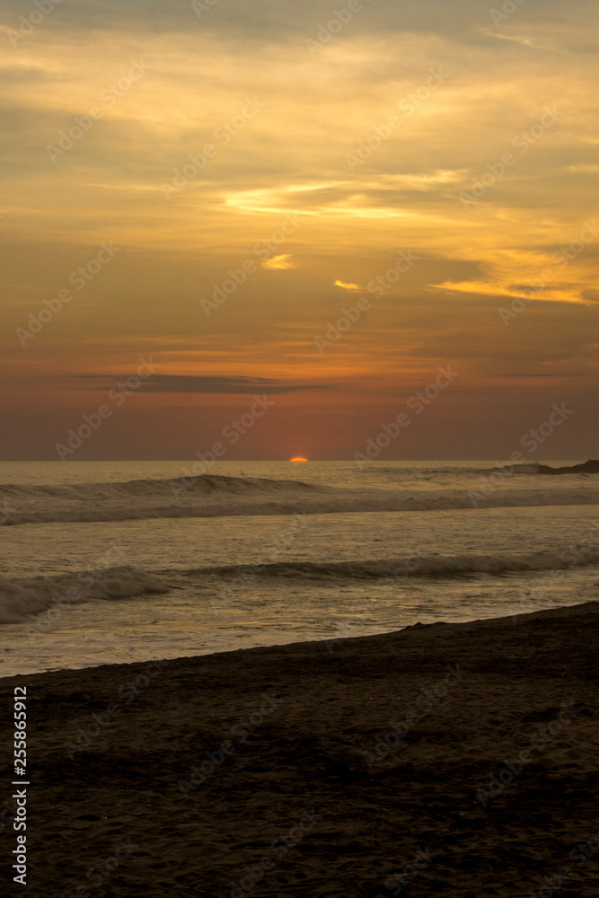 Fototapeta premium Playa de Mollendo al Atardecer