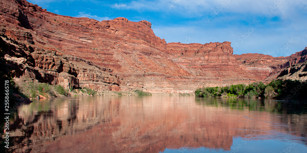 Green River view from the water in Southetn Utah Canyonlands National park