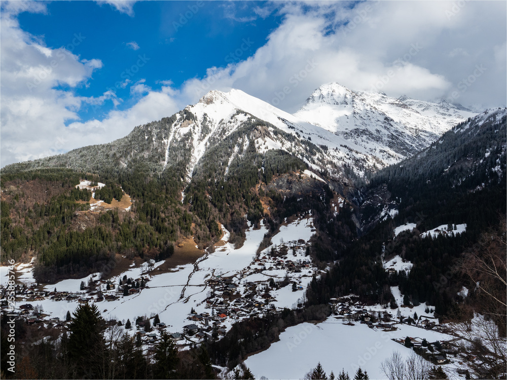 paysage de montagne à Saint Nicolas de Véroce dans le Massif du Mont Blanc en France