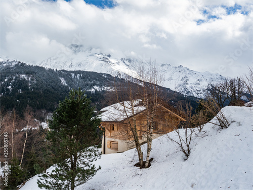paysage de montagne à Saint Nicolas de Véroce dans le Massif du Mont Blanc en France