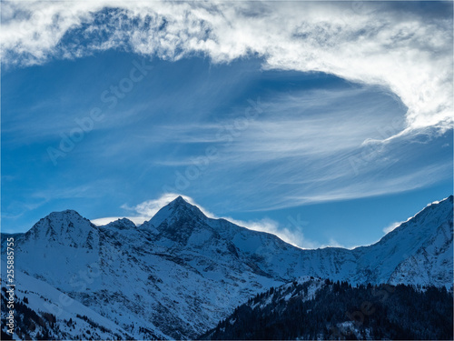 aiguille du Bionasssay à Saint Nicolas de Véroce dans le Massif du Mont Blanc en France © Francois