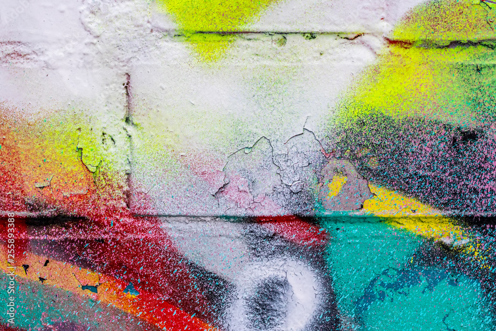 Fototapeta premium Graffiti malowane na fakturze ściany z cegły.