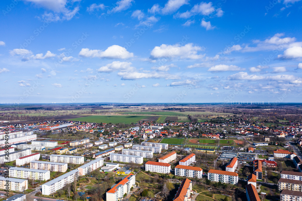 Luftbildaufnahme einer Kleinstadt in Deutschland 