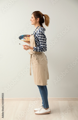 Beautiful female painter ne...