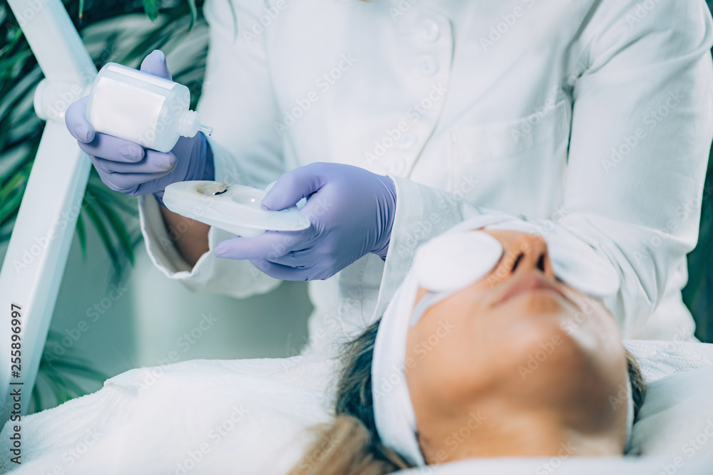 Beautician Lash Lifting