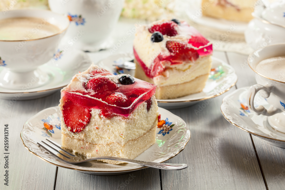 Cheesecake with strawberries, blueberry and jelly Cheesecake with strawberries, blueberry and jelly