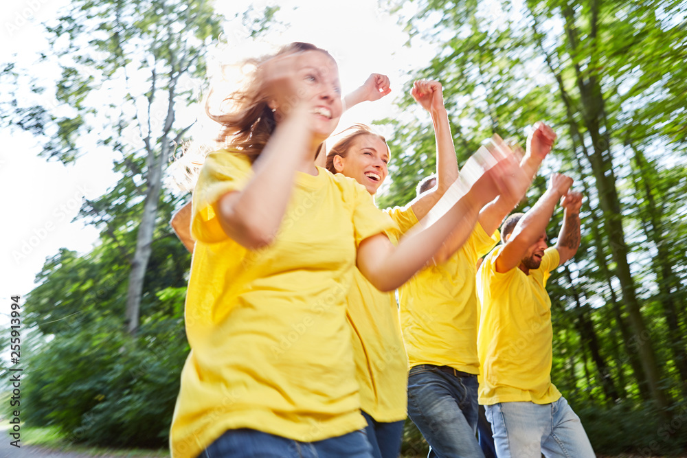 Obraz premium Sieger Team beim Teambuilding Event