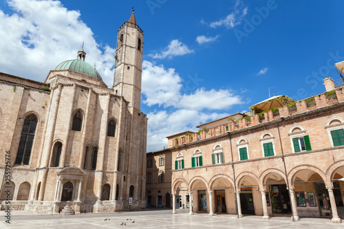 Photos Piazza del Popolo in Ascoli Piceno Italy