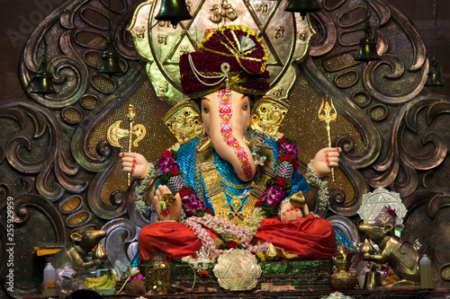 Schilderij op canvas Babu Genu Ganpati, Pune, Maharashtra, India.