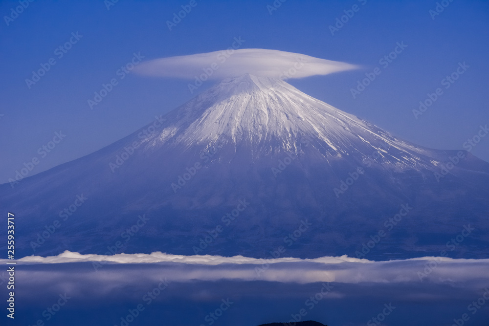 冬の富士山、日本の絶景、霊峰富士、清水吉原と雲海