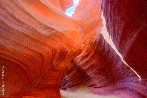 Antelope Canyon to kanion szczelinowy w południowo-zachodniej części Ameryki.