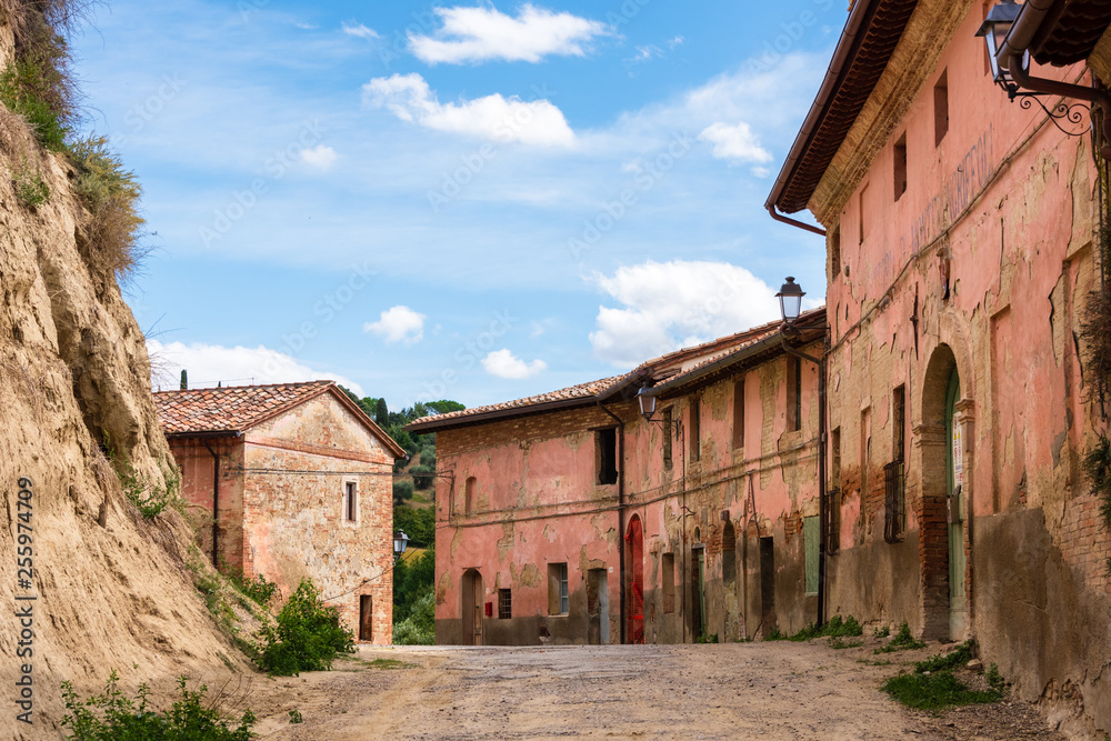 Geheimtipp Monterongriffoli, ein idyllischer keiner Ort mit wenigen Häusern in einer herrlichen Landschaft gelegen
