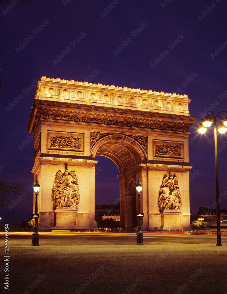 Arc de triomphe . Paris