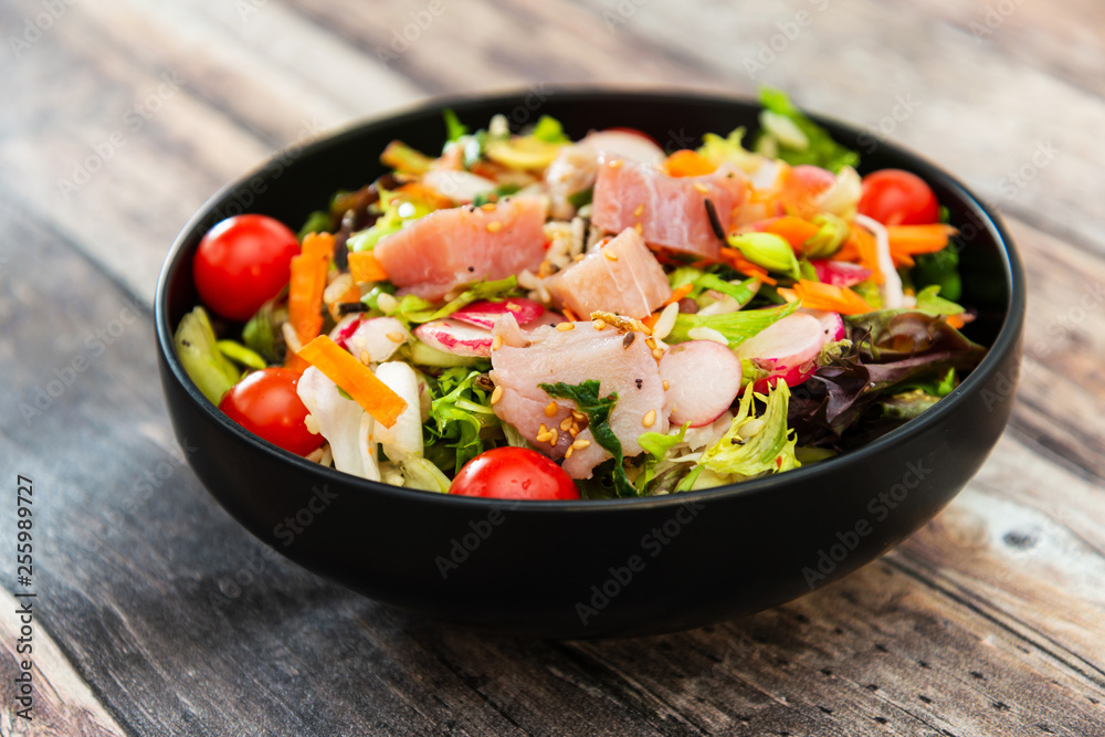 salad crude in melance of beans, kitchen of smoked tuna and sauce wasabi and cincemere salad crude in melance of beans, kitchen of smoked tuna and sauce wasabi and cincemere