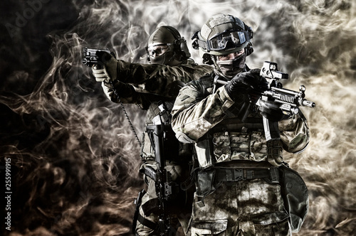 Two special unit soldiers p...