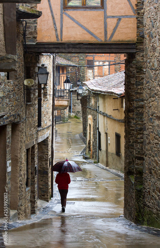 Lloviendo en Robledillo de Gata photo