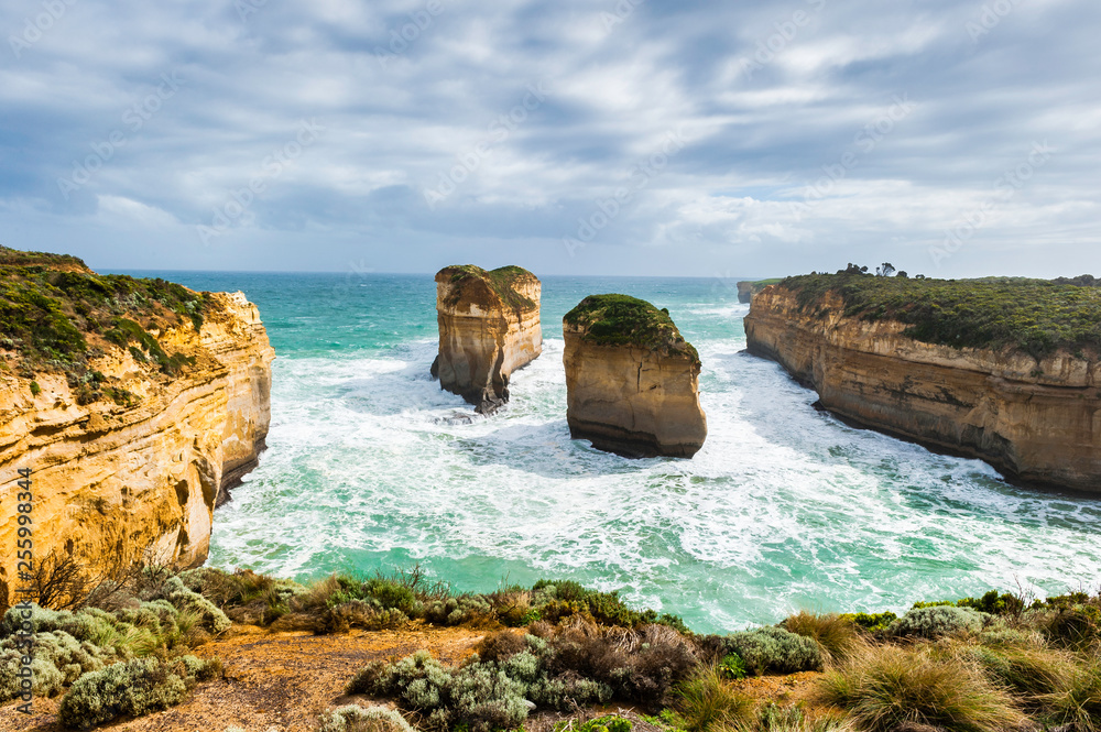 Fototapeta premium The Twelve Apostles on a windy spring day on the Great Ocean Road in Victoria, Australia