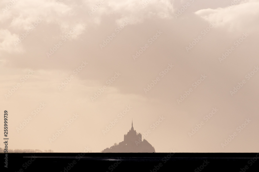 Mont Saint-Michel au soleil couchant
