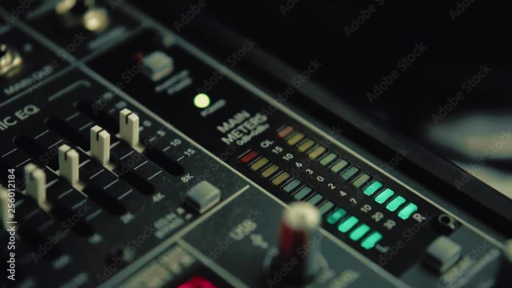 Mixing console with working level indicators Mixing console with working level indicators