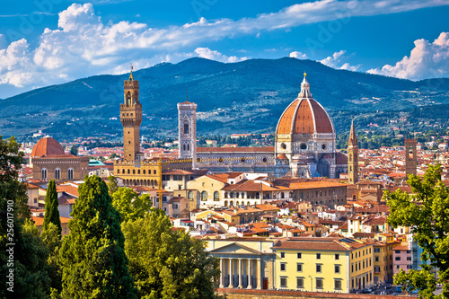 Foto Florence rooftops and cathedral di Santa Maria del Fiore or Duomo view