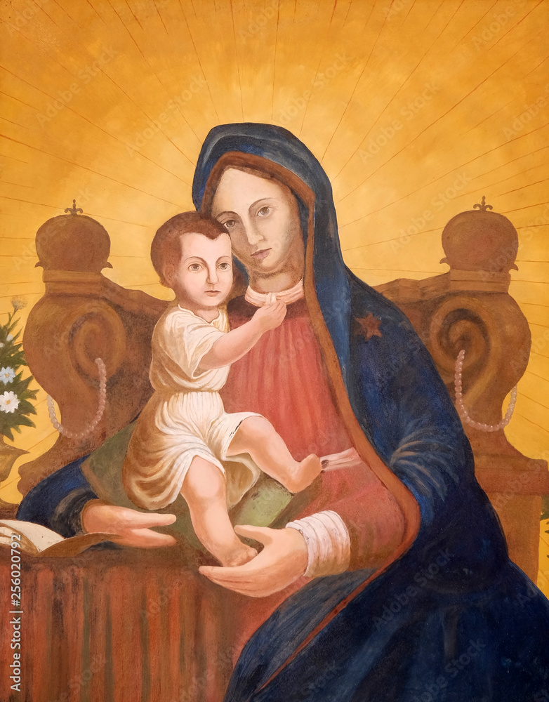 Φωτογραφία Virgin Mary with baby Jesus, painting on house fasade in Zagreb, Croatia