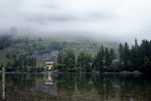 Obraz na płótnie Haus am See mit Spiegelung. Appenzell, Schweiz. w salonie