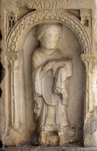 Deacon, bass relief by followers of Wiligelmo, Princes’ Gate, Modena Cathedral, Italy 