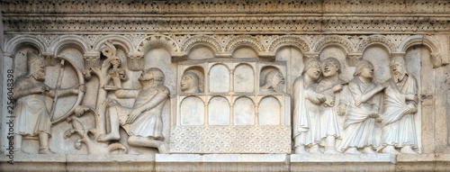 Plate with stories from Genesis: Killing of Cain and the Ark of Noah, bas-relief by Wiligelmo, Modena Cathedral, Italy