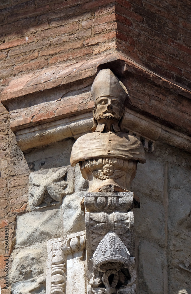 Statue on Palazzo comunale di Modena, Italy 