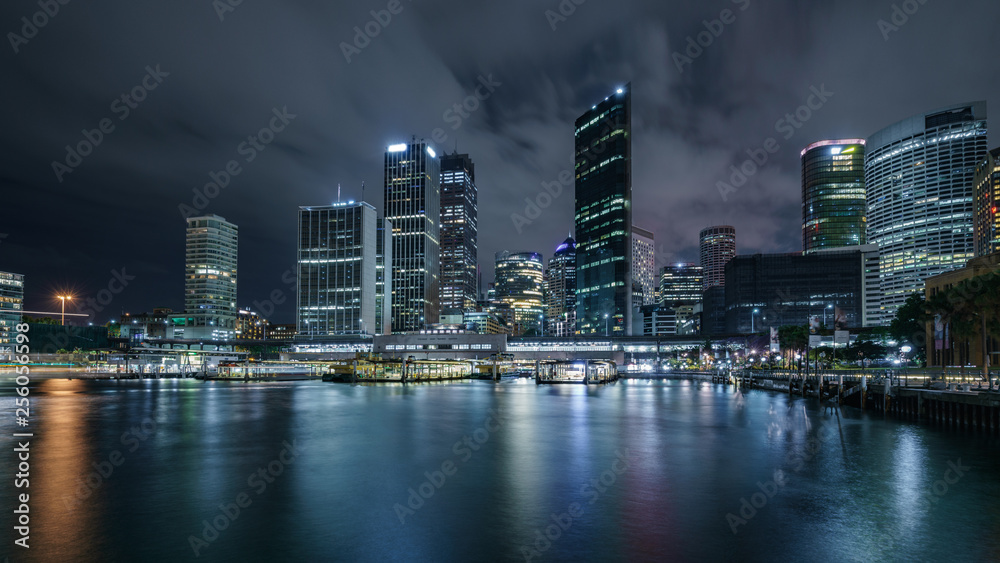Nachtaufnahme der Skyline von Sydney Australien