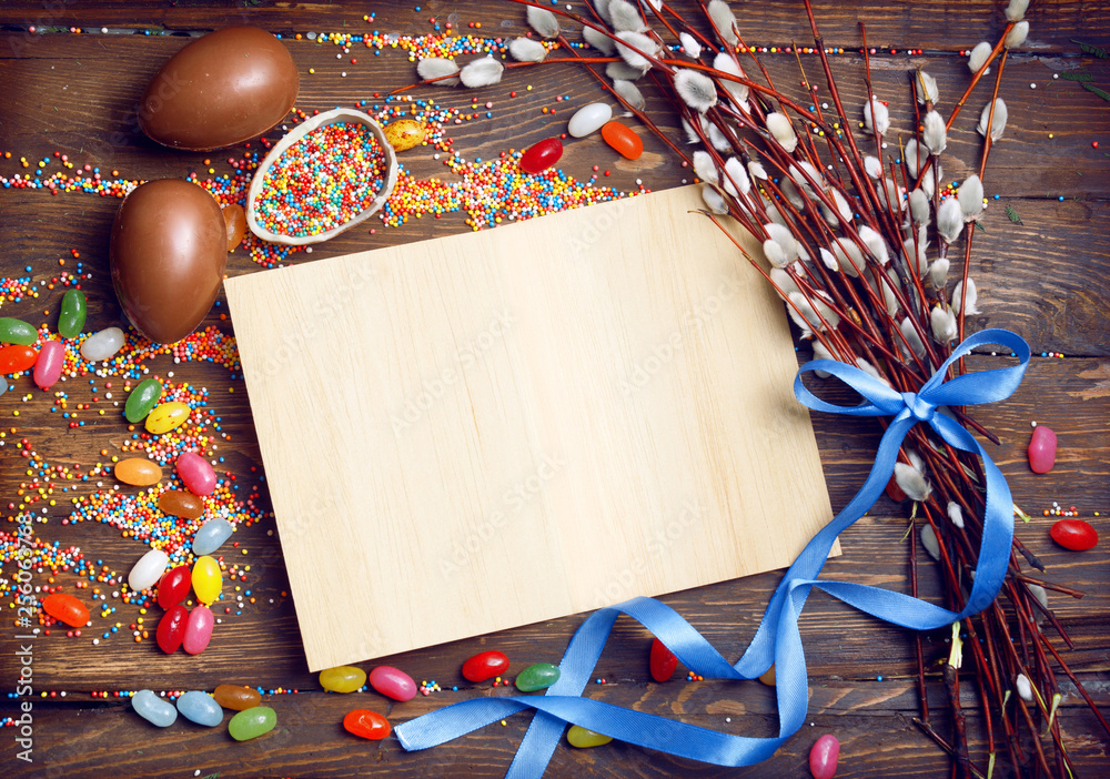 Fototapeta premium Easter empty background with Easter eggs and spring flowers