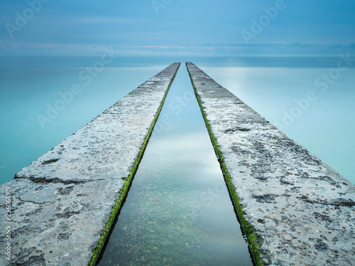 Φωτογραφία old pier with water canal