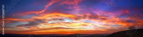 Panel kuchenny z motywem Panorama colorful magnificent sunset in countryside above hills and fields, beauty nature background