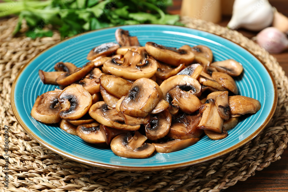 Fototapeta premium Plate of tasty fried mushrooms on table
