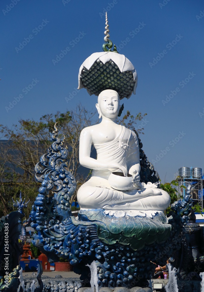 Obraz premium Bouddha blanc sous une fleur de lotus