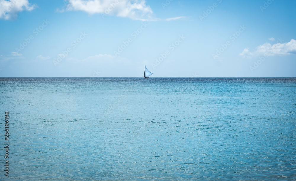 Obraz premium Sailboat in ocean