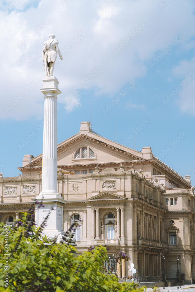 Buenos Aires Statue