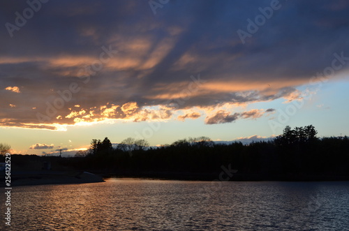 ため池の夕景