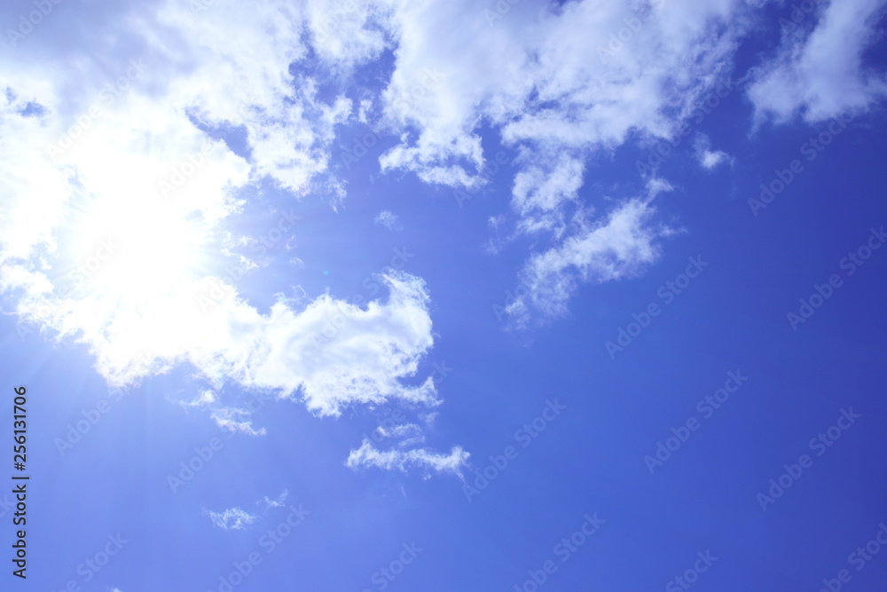 青空と太陽と雲 青空と太陽と雲