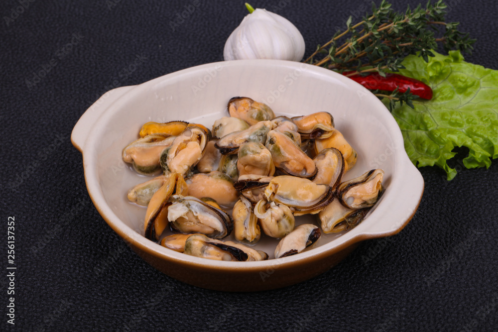 Pickled mussels in the bowl served pepper, garlic and salad Pickled mussels in the bowl served pepper, garlic and salad