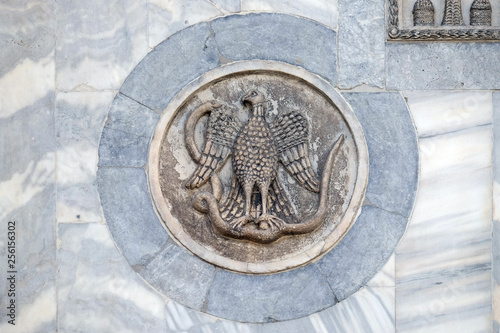 Obraz na plátně The peacock, symbol of immortality clutches the globe, a sign of transition betw