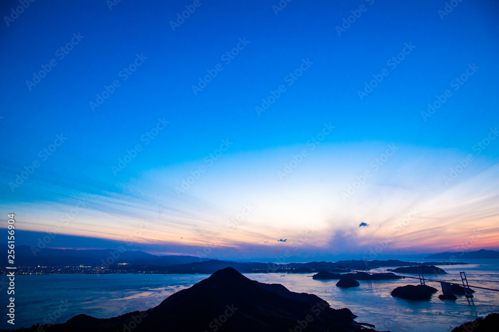 Fototapeta premium 夕暮れのしまなみ