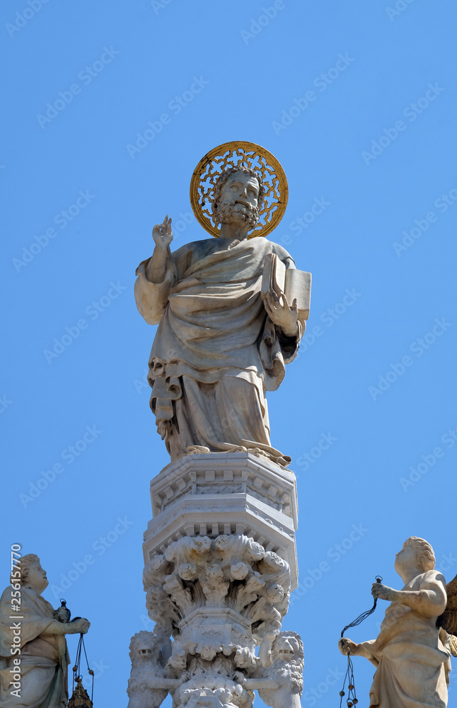 Obraz premium Saint Mark, marble statue, detail of the facade of the Saint Mark's Basilica, St. Mark's Square, Venice, Italy, UNESCO World Heritage Sites 