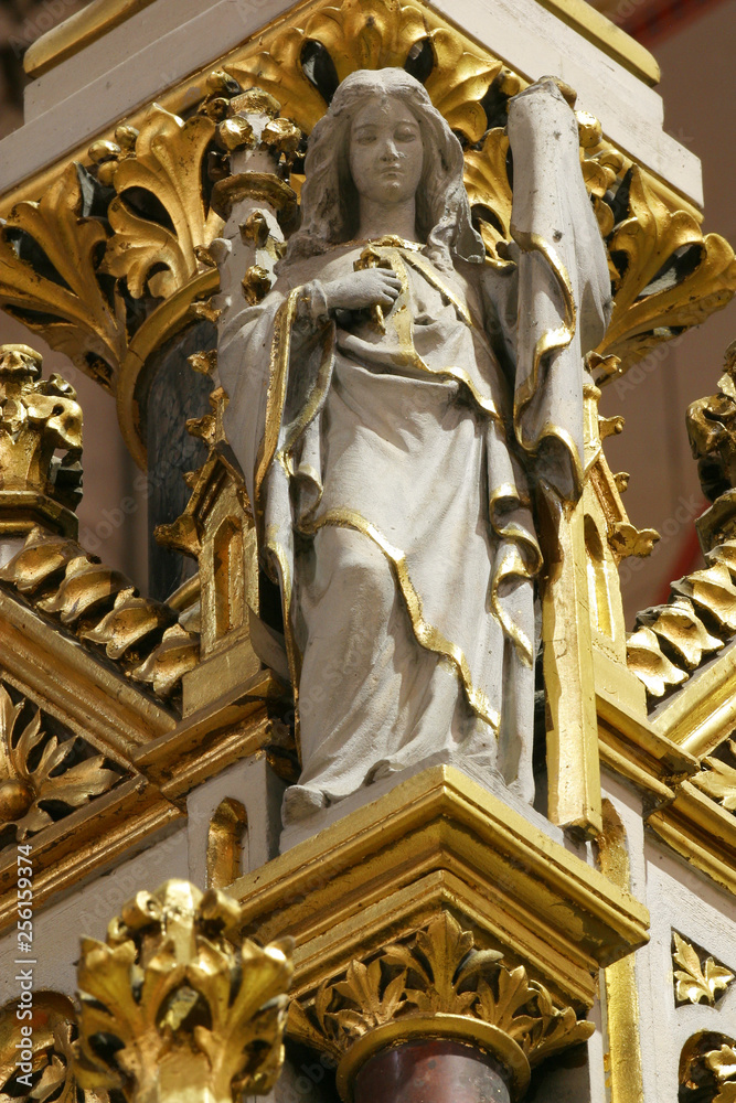 Obraz premium Angel, statue on the main altar in Zagreb cathedral