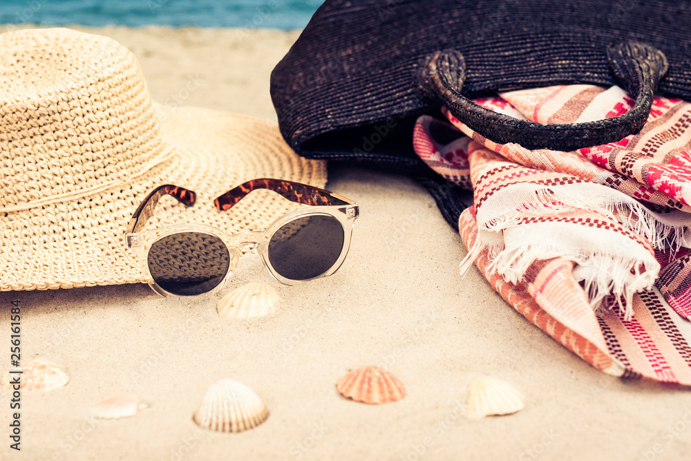 Wicker beach cheap hat