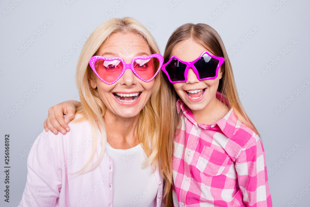 Obraz premium Close up photo funky funny blond hair she her granny little granddaughter amazed ready holiday celebrate wear specs different figures pink plaid checkered shirt sweater isolated grey background