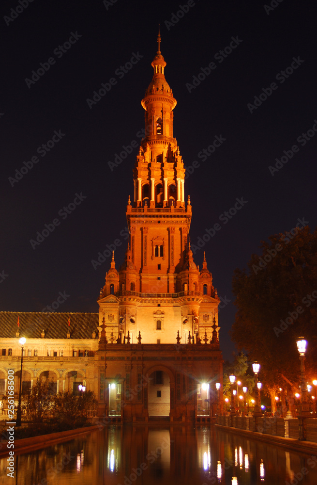 Obraz premium TORRE DE LA PLAZA DE ESPAÑA DE SEVILLA