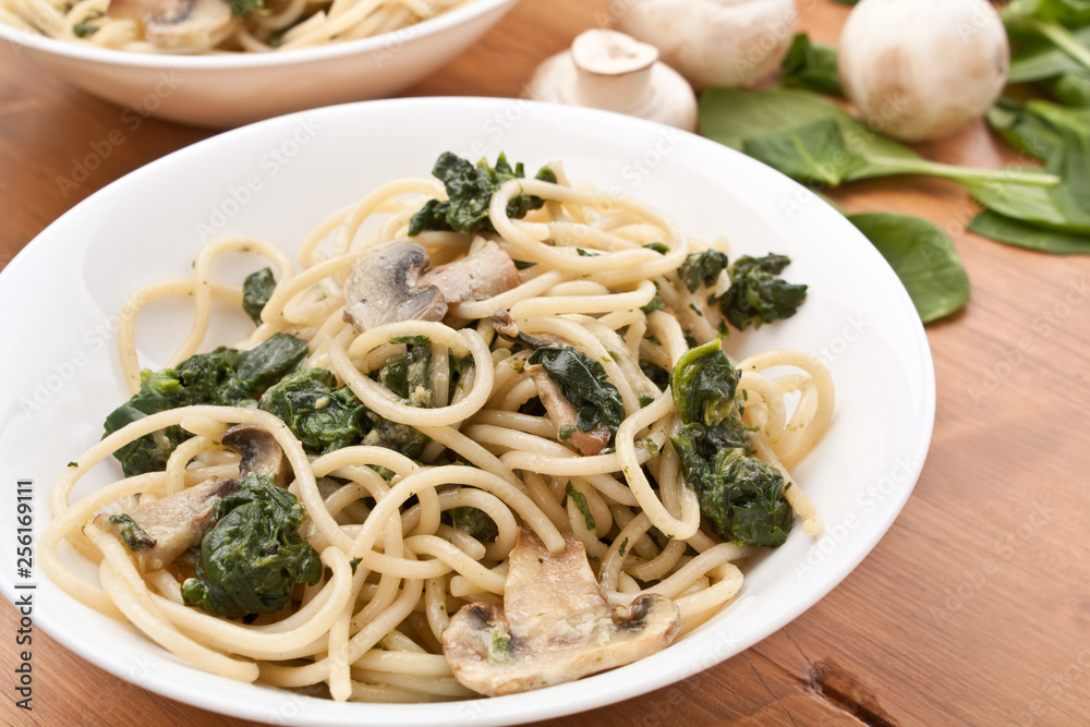spaghetti with spinach and mushrooms spaghetti with spinach and mushrooms