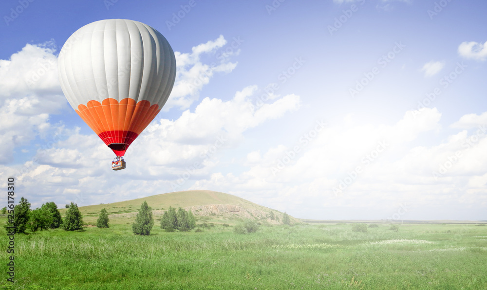 Obraz premium Balloon trip above the ground