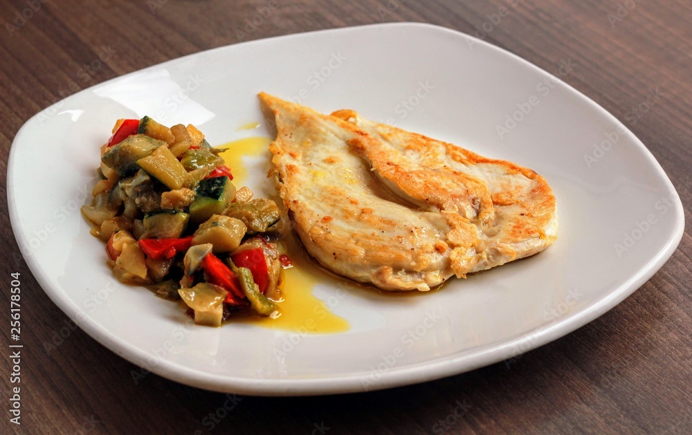 Pechuga de pollo a la plancha con verduras Pechuga de pollo a la plancha con verduras